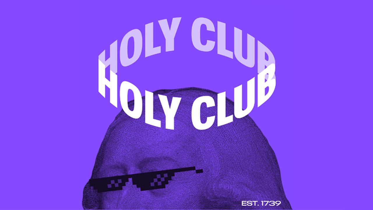 Porträt einer Person mit pixeligen Sonnenbrillen und dem Text 'HOLY CLUB' in 3D-Schrift über dem Kopf vor lila Hintergrund